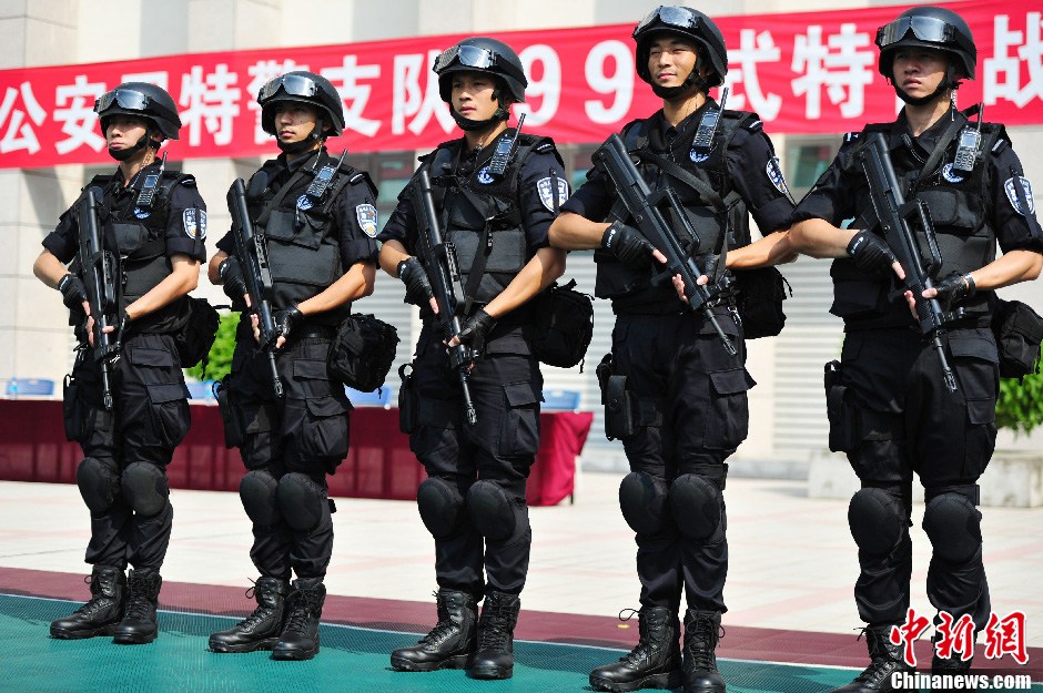 深圳特警新式服装很潮