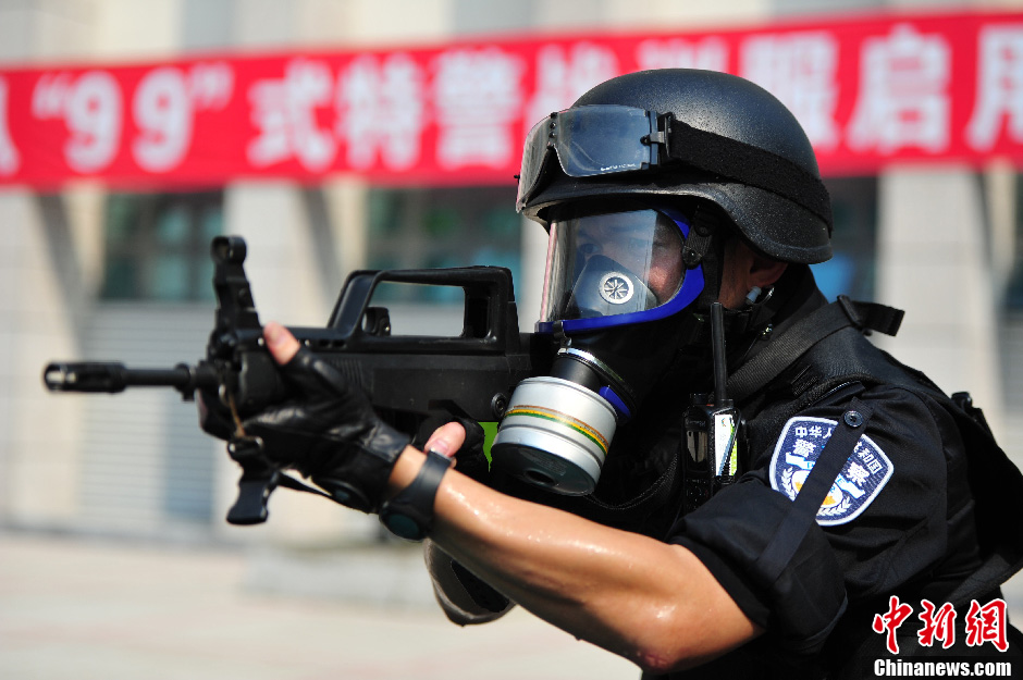 深圳特警新式服装很潮