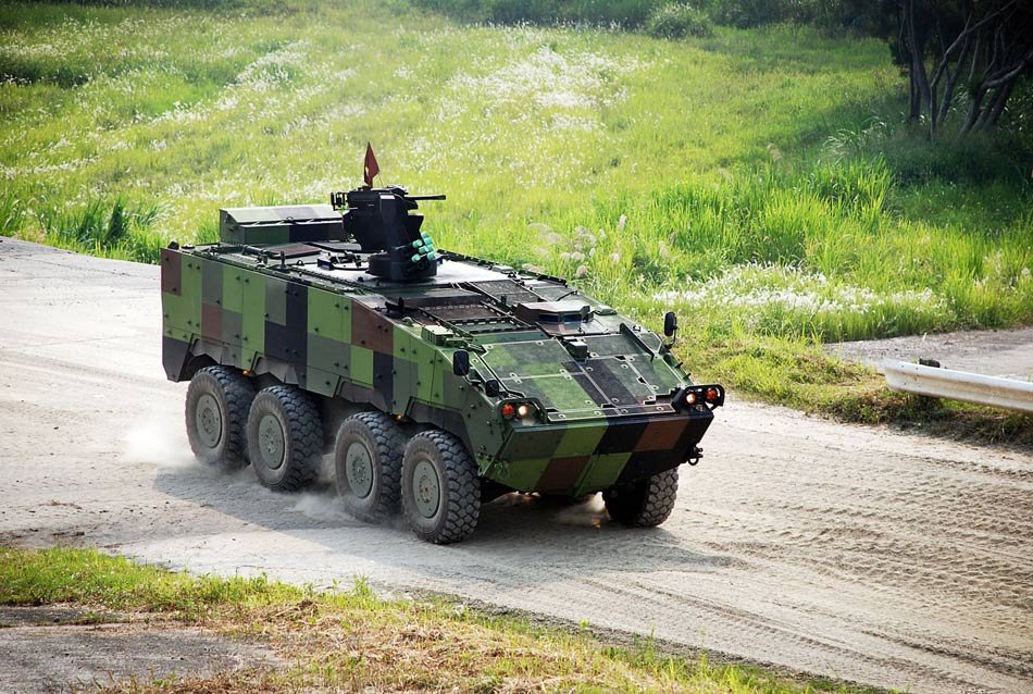 我特种部队越野车装遥控武器站