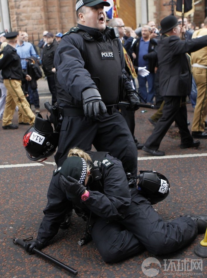 大教堂下的警察戒备森严
