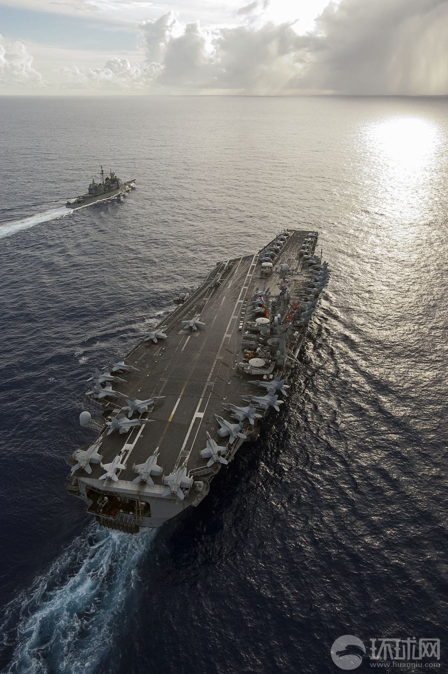 美2艘尼米兹级航母在西太游弋