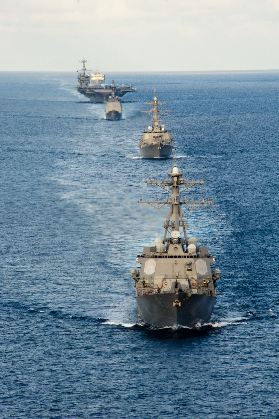 美国海军双航母编队肆意摆拍