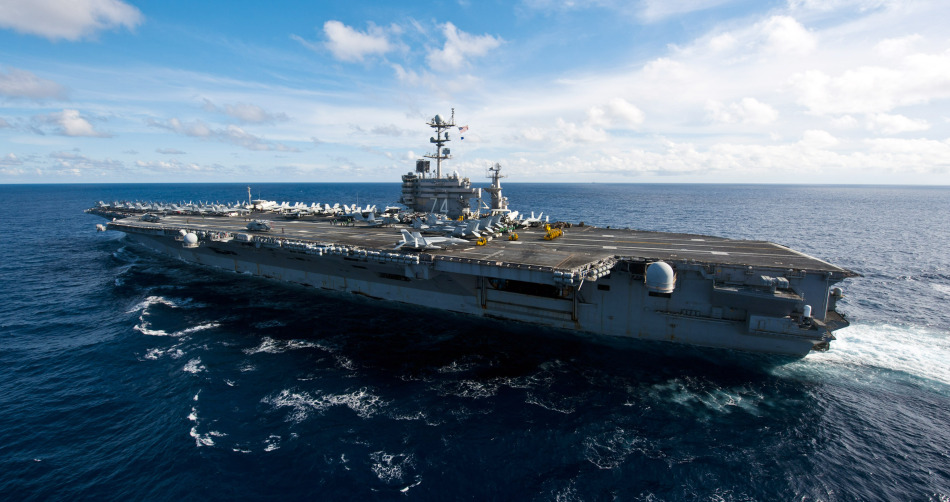 美国海军双航母编队肆意摆拍