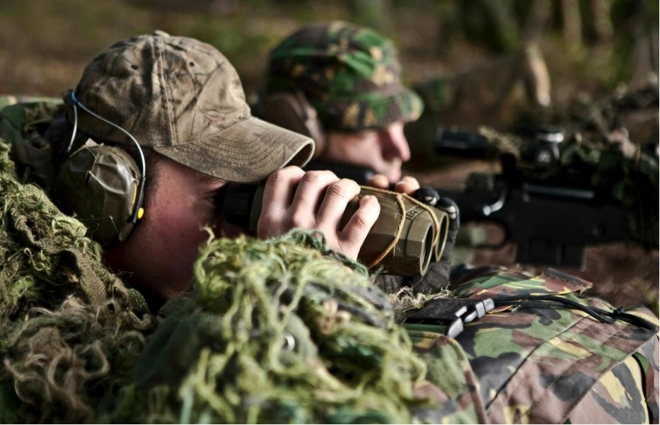 荷兰军队精锐狙击手用啥步枪