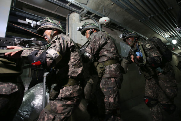 韩国陆军参加反恐演习