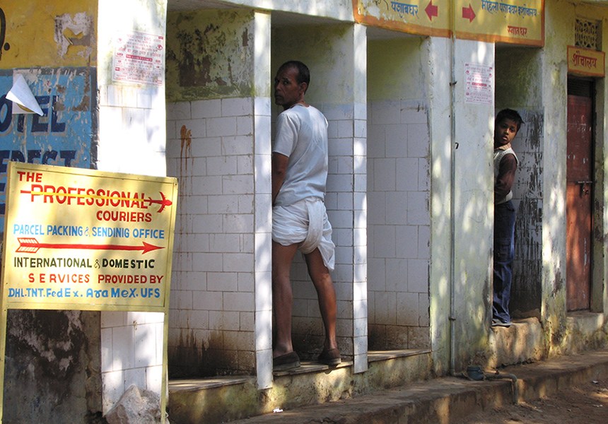 探秘印度霸气的露天公厕