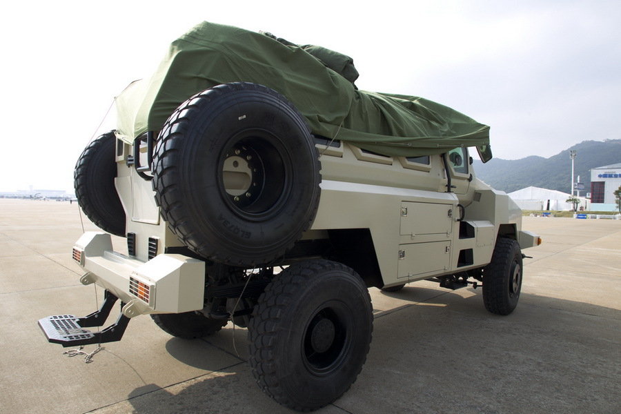 陆盾2000防空系统航展首亮相