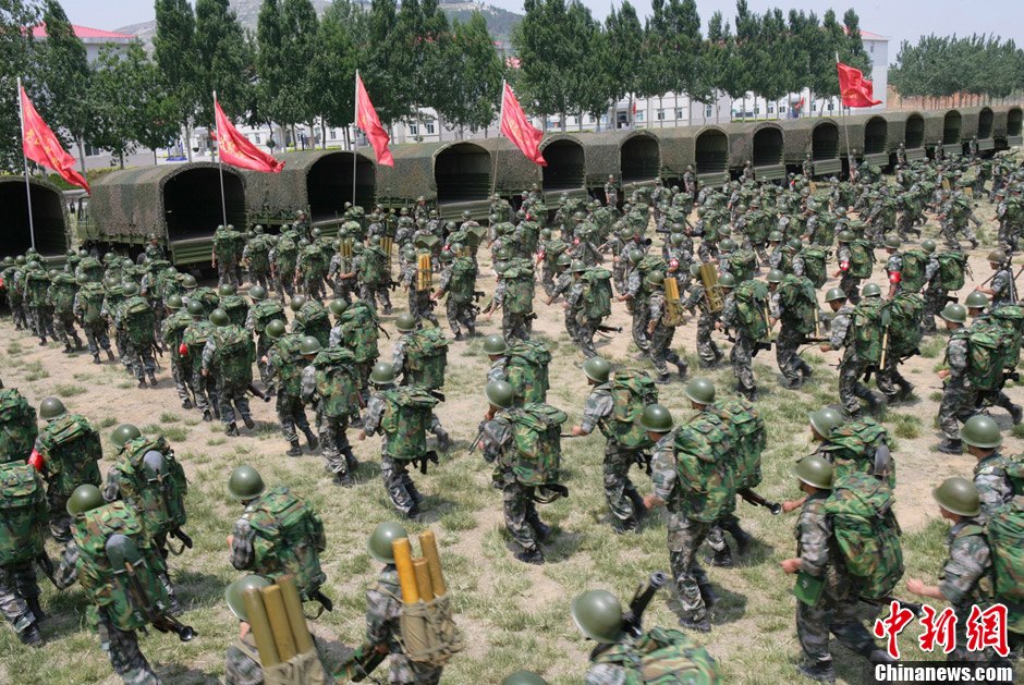 济南军区集团军进行战备训练
