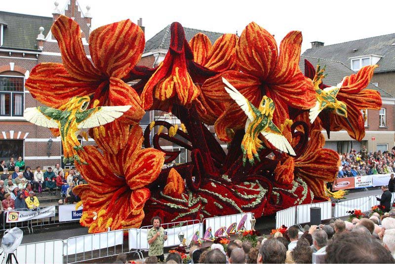 荷兰鲜花节花车巡游创意造型大比拼