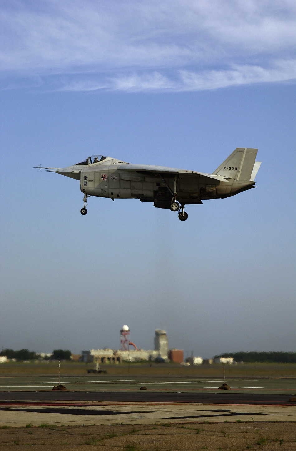 波音公司x-32b垂直起降短距起飞型验证机试飞  22/33 隐藏描述