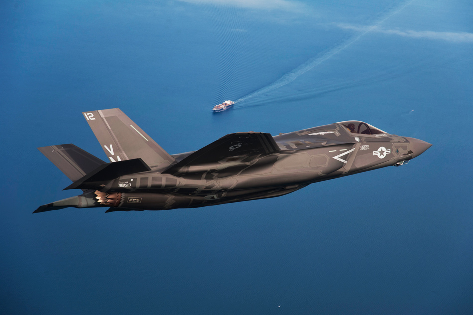 网友热议中国歼20前掠翼舰载隐身战斗机方案