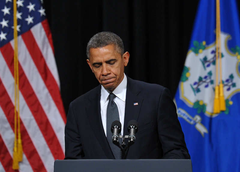 奥巴马赴康州参加枪击案悼念活动 再次悲伤落泪