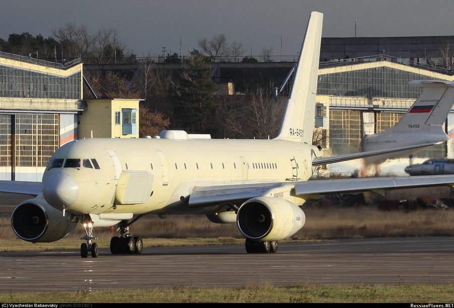 俄罗斯最新型图-214r(tu-214r)侦察机