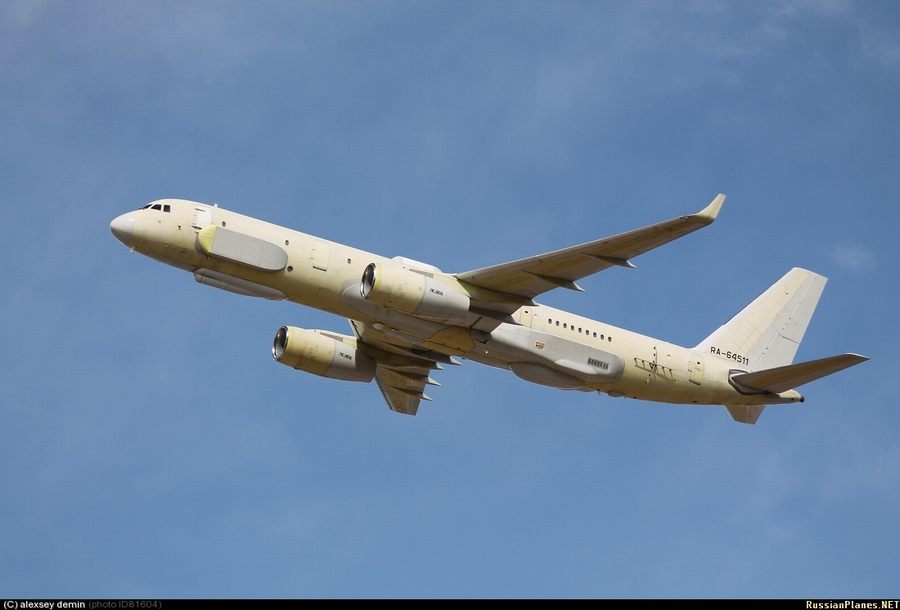 俄罗斯最新型图-214r(tu-214r)侦察机