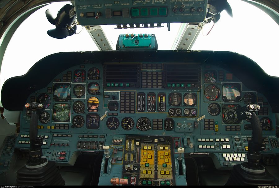 俄罗斯"飞行巨兽"座舱内场景