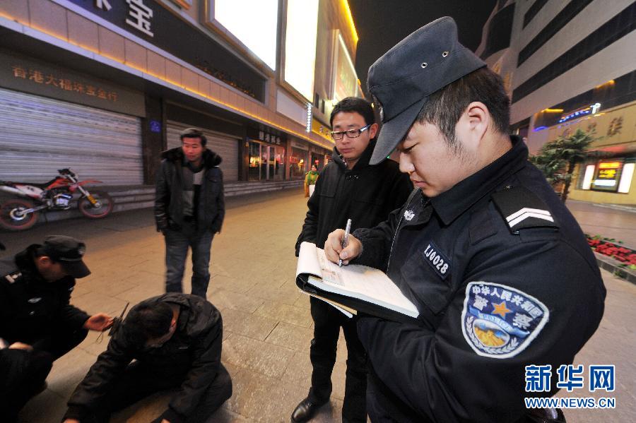 走近110图揭巡警的艰辛工作