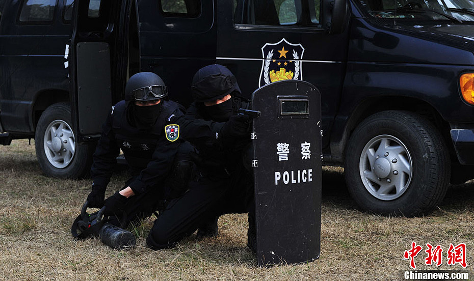 備戰春運!中國女特警動作生猛