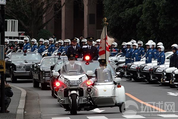 日本警视厅大张旗鼓炫耀实力