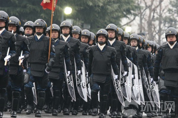 日本警视厅大张旗鼓炫耀实力