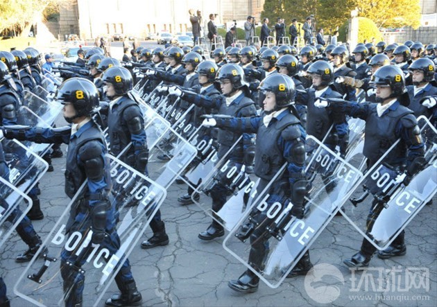 日本警视厅大张旗鼓炫耀实力