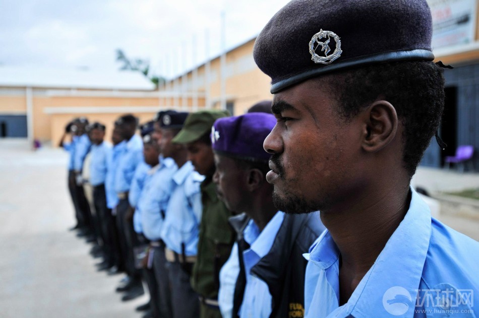 索马里警察训练用中国指挥棒