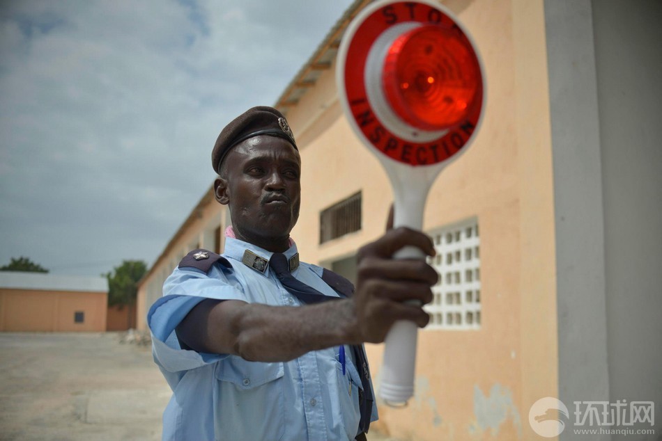 索马里警察训练用中国指挥棒