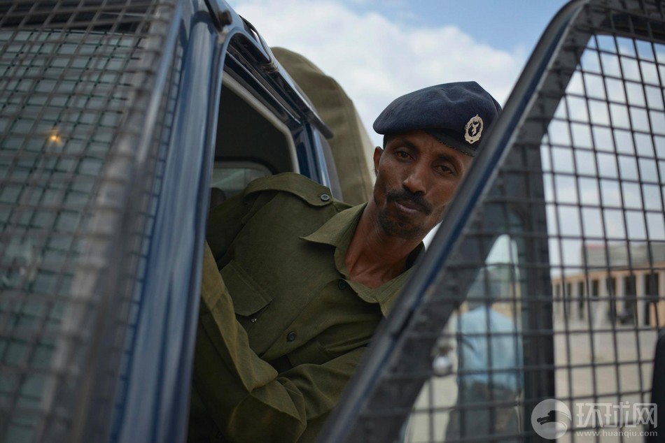 索马里警察训练用中国指挥棒