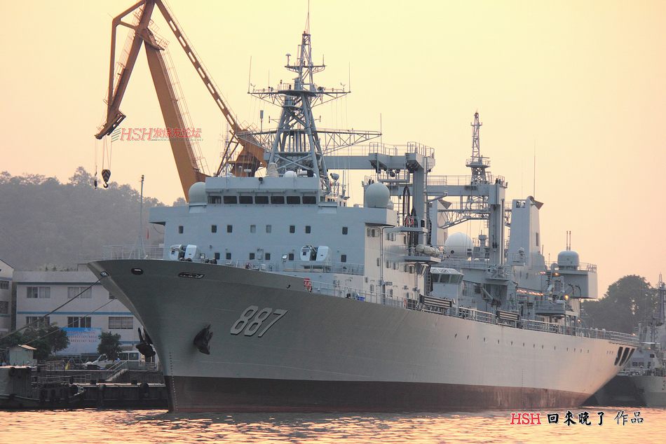 "中华第一舰"刷涂新式舷号