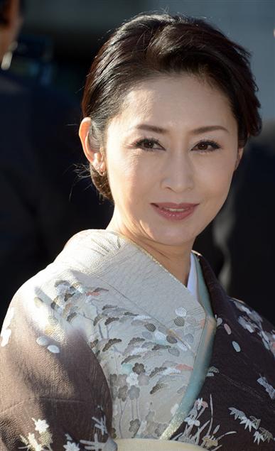 日本女议员国会上演华丽 和服秀