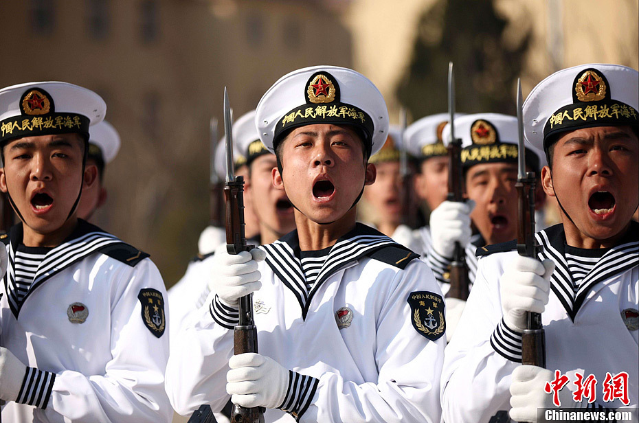 北海艦隊二千餘男女新兵大閱兵