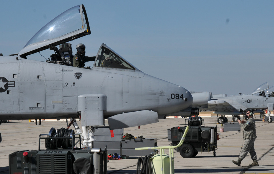 美a10c攻击机部队配上先进头盔