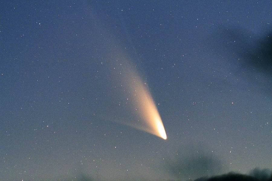 盘点著名彗星掠过地球的画面:长尾巴最酷