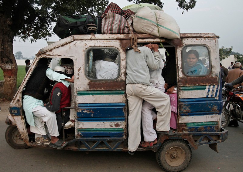 世界各地超载现象 驴车三轮车不输机动车