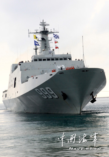 中国海军最新锐战舰成群出动