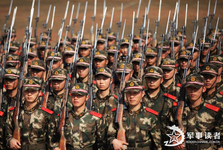 武警新兵表演很有特种部队范儿