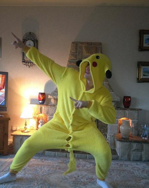 博尔特标志动作引发全球粉丝模仿热潮