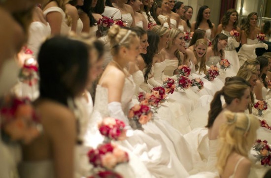 揭全球名媛成人礼舞会