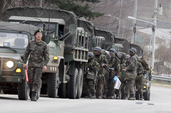 韩国军队在韩朝边境地带举行年度军演