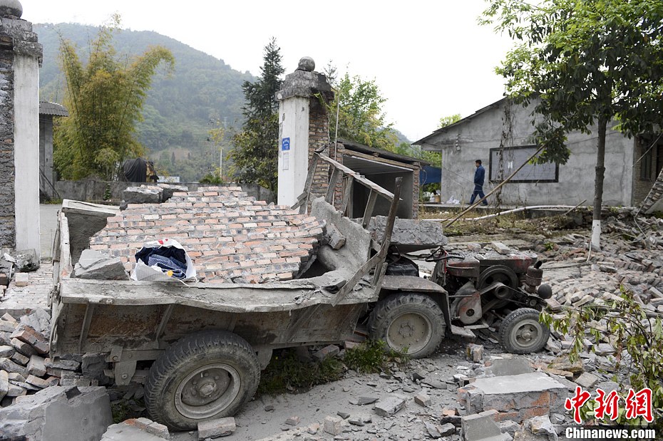 记者直击宝兴县地震现场
