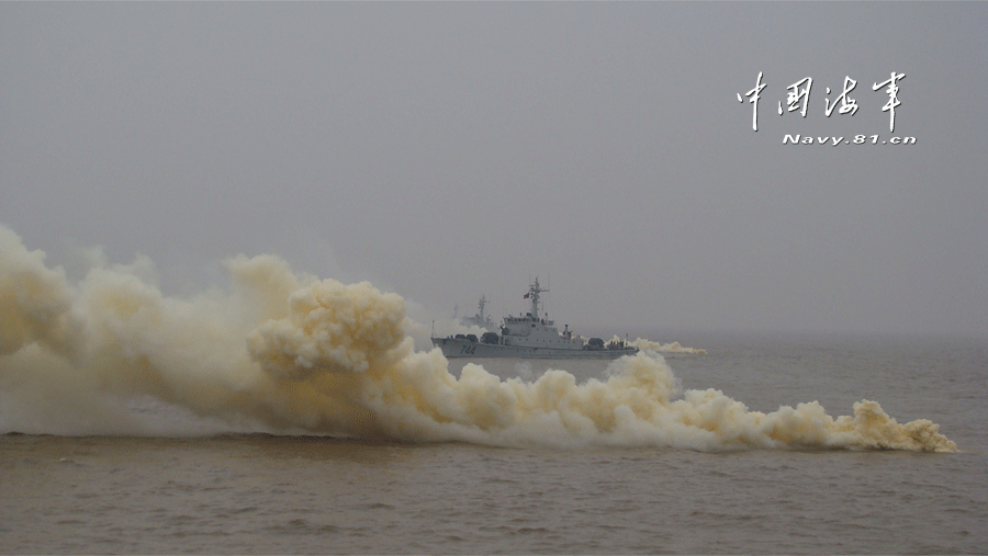 我军猎潜艇大队在陌生海域亮剑