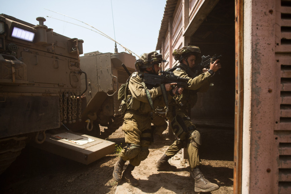 以色列精锐巷战演练中一展身手