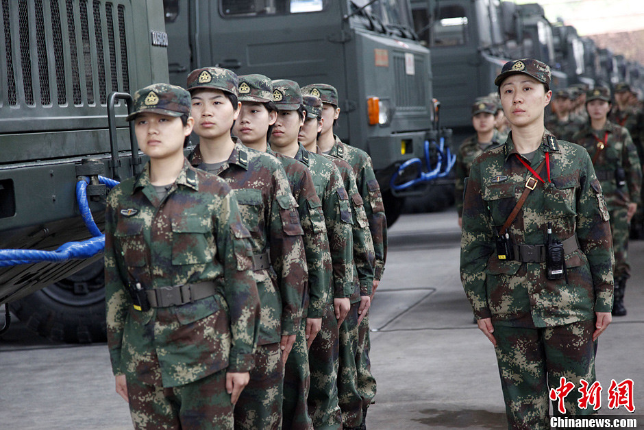常规导弹第一旅冒雨培养高士气