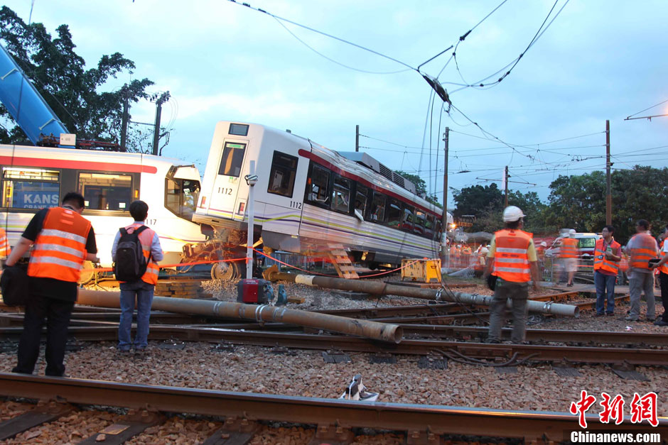 香港輕軌發生嚴重列車出軌事故 已致大約77人受傷