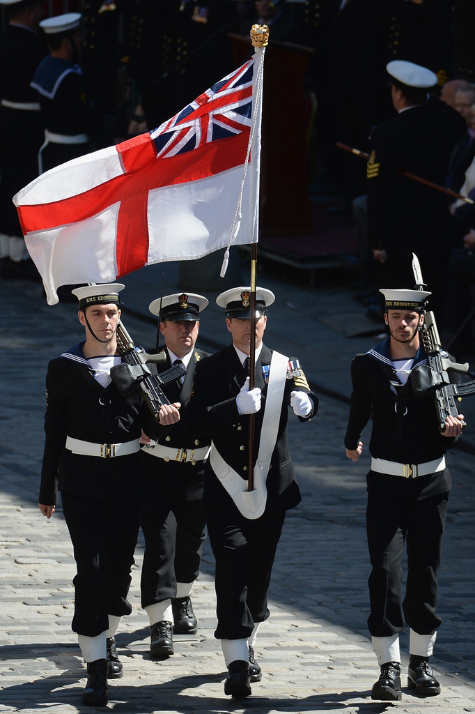 英海军女水兵气场强过男兵