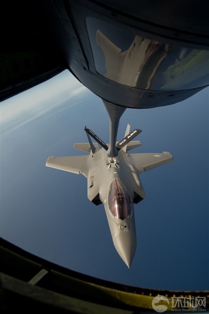 f35战机迈阿密海岸空中加油