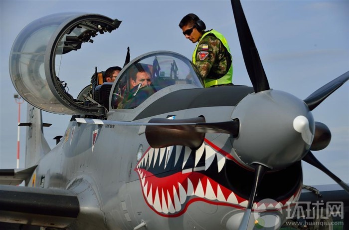 哥伦比亚空军仍用螺旋桨战机