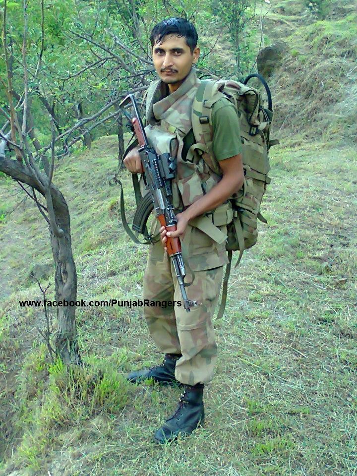 中国56-2成巴基斯坦特种兵配枪