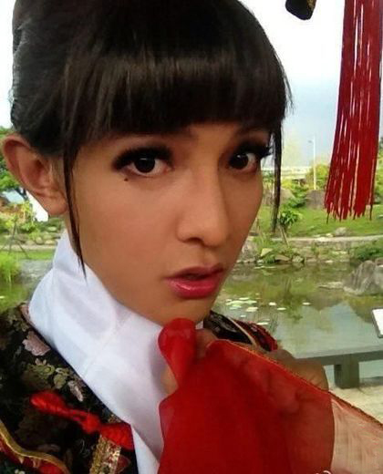 据台湾媒体报道,台湾肌肉男汪东城在微博晒了一张浓妆反串照,水汪汪