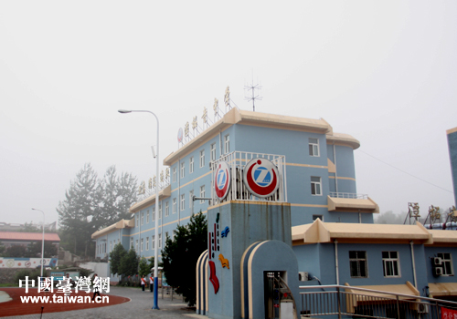 第十四届京台青少年交流周部分成员参访潭柘寺中学