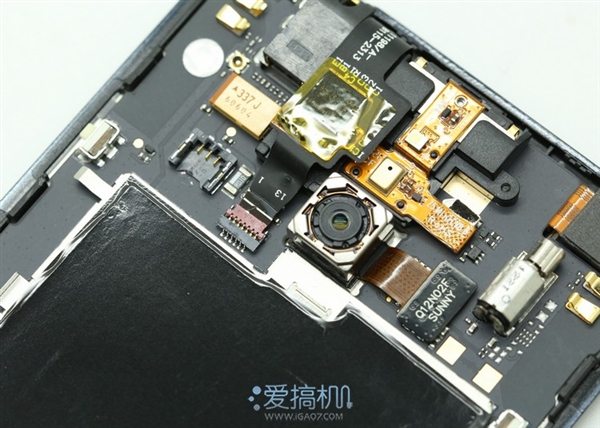 后置是舜宇组装的1300万摄像头,前置是mcnex的500万像素前置摄像头.